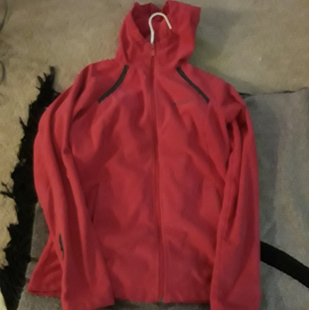 Red Columbia - Picture 2 of 3